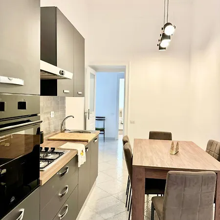 House Station * Nápoly